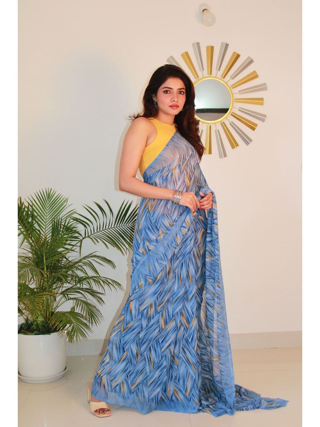 NARIVESH TRENDS Poly Georgette Saree thumbnail 6