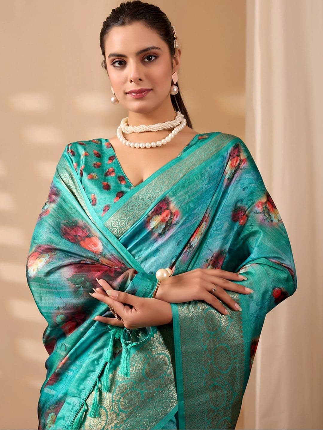 DIVASTRI Floral Zari Silk Blend Designer Saree thumbnail 5