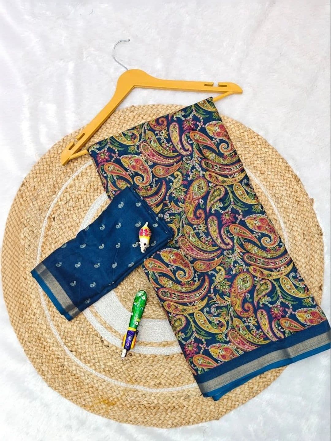 NARIVESH TRENDS Paisley Saree thumbnail 6
