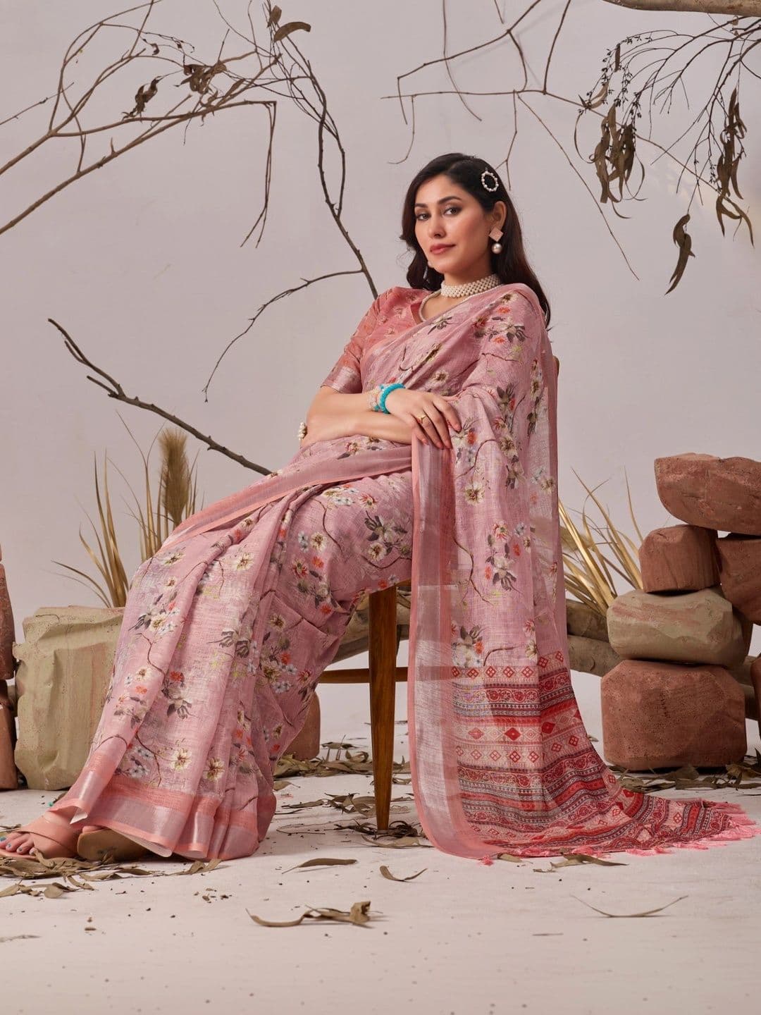 DIVASTRI Ethnic Motifs Linen Blend Designer Patola Saree thumbnail 4