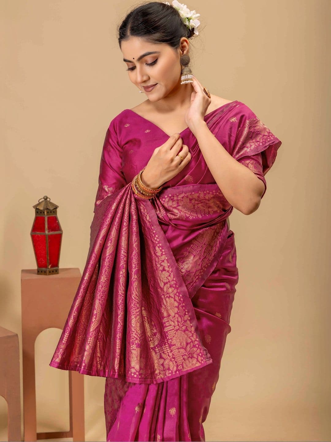 UMANTA Woven Design Zari Silk Blend Banarasi Saree thumbnail 6