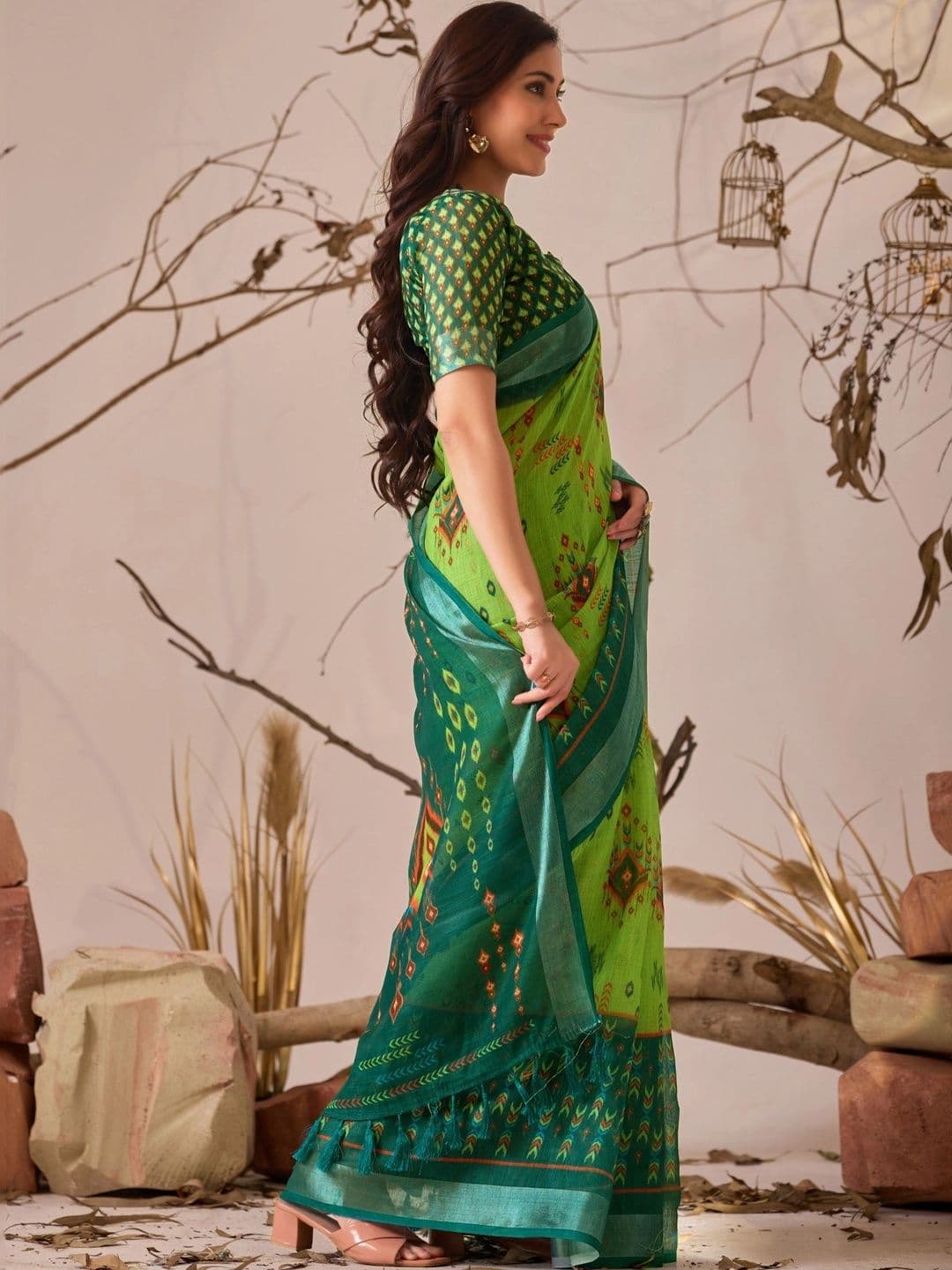 DIVASTRI Ethnic Motifs Linen Blend Designer Patola Saree thumbnail 7