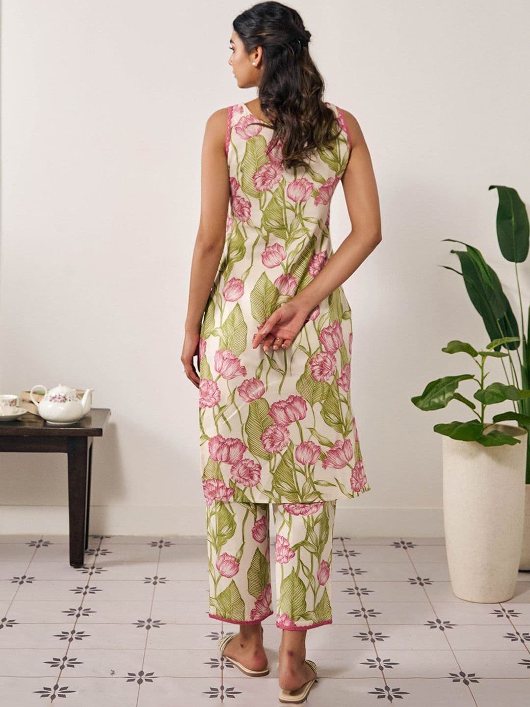 BKApparels Women Floral Printed Regular Pure Cotton Kurta with Trousers thumbnail 3