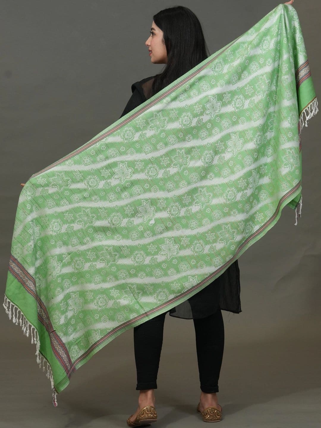 SHIFNEEN Women Ethnic Motifs Printed Acrylic Shawl thumbnail 2