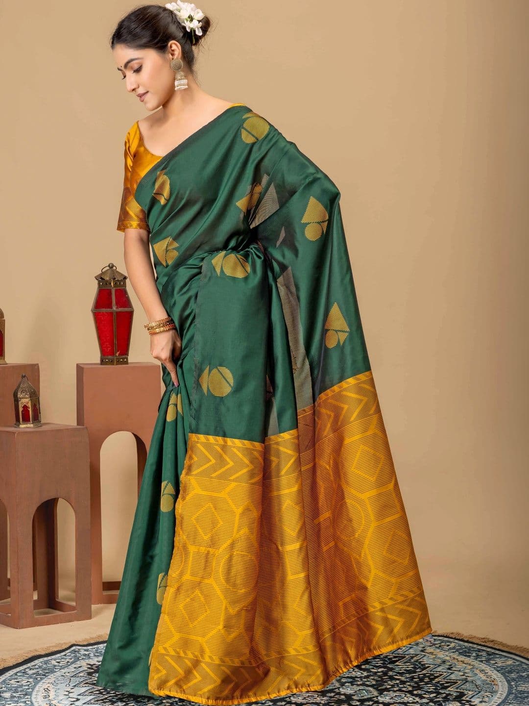 UMANTA Woven Design Zari Silk Blend Banarasi Saree thumbnail 4