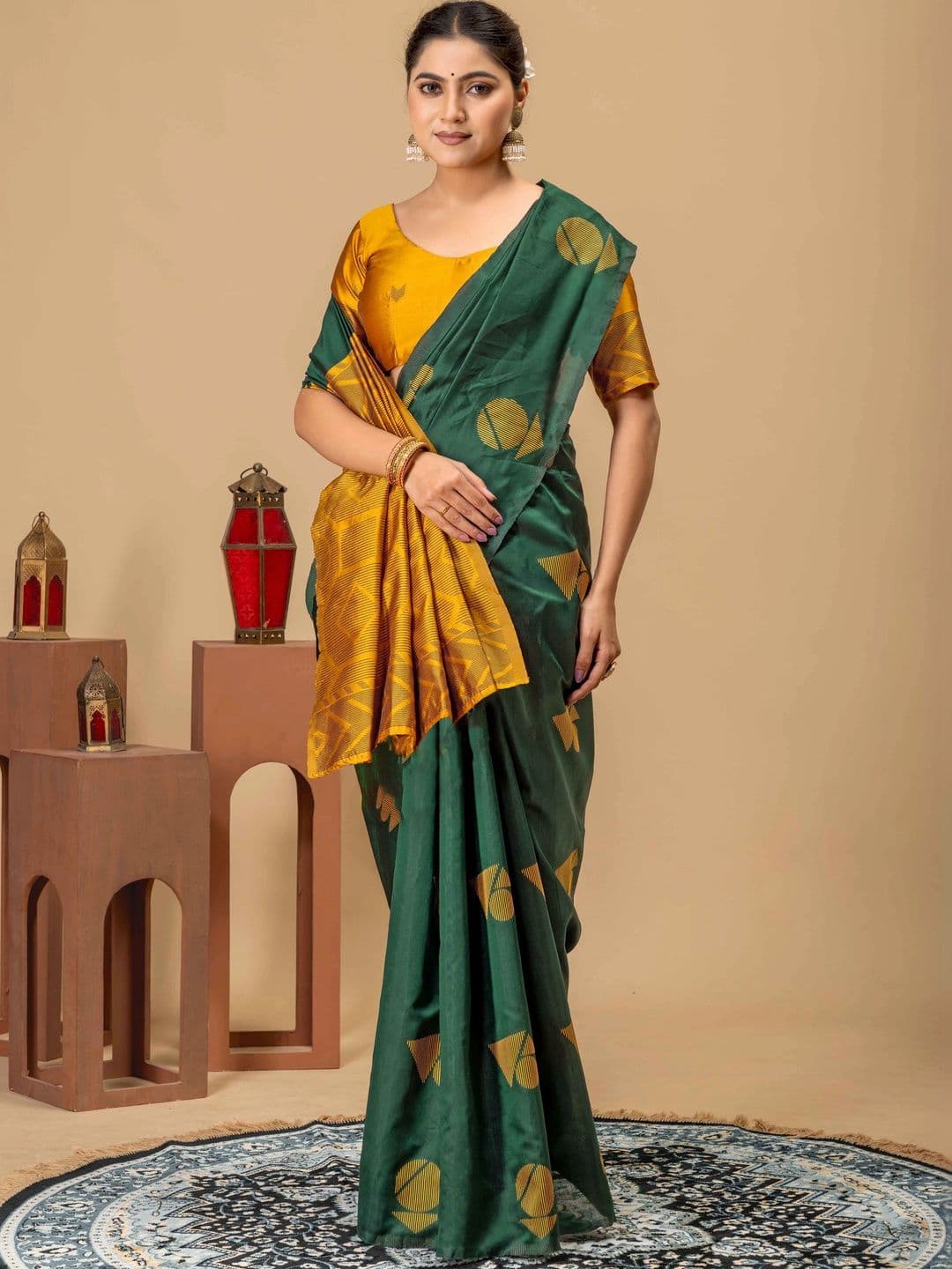 UMANTA Woven Design Zari Silk Blend Banarasi Saree thumbnail 5