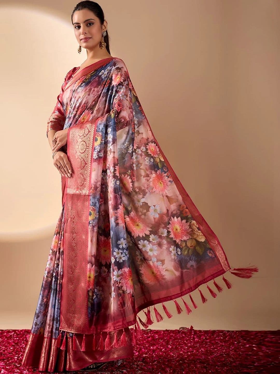 DIVASTRI Floral Zari Silk Blend Designer Saree thumbnail 3