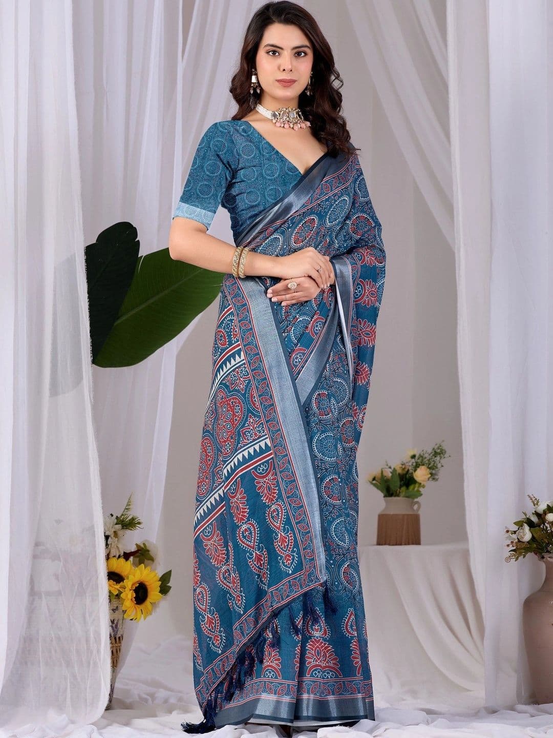 DIVASTRI Zari Linen Blend Designer Saree thumbnail 5