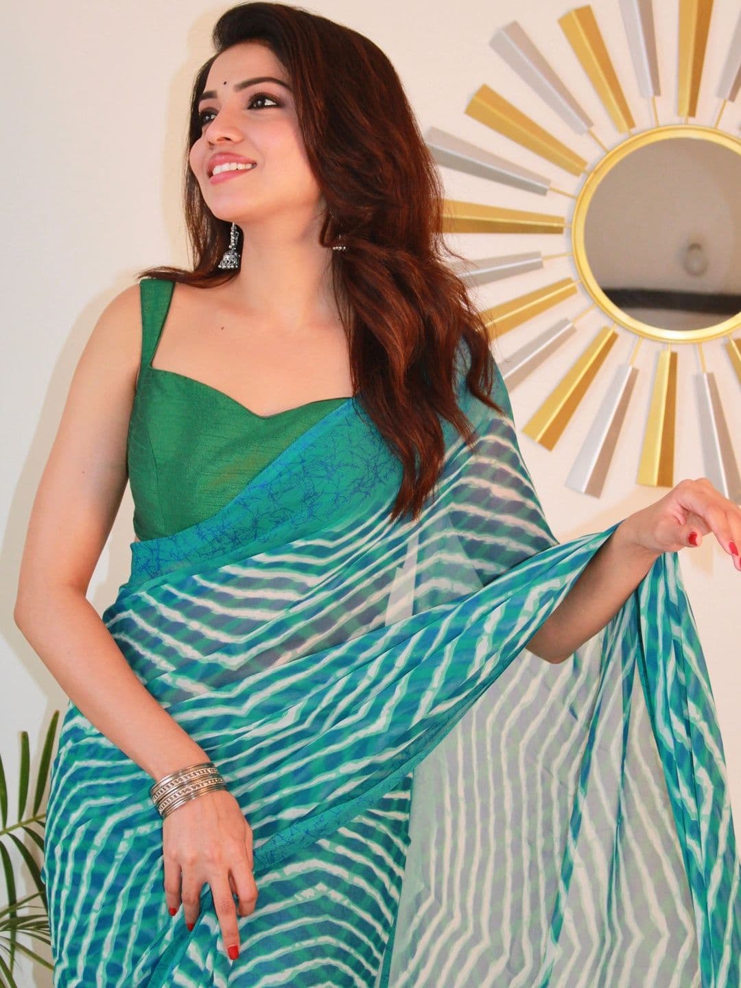 NARIVESH TRENDS Tie and Dye Poly Georgette Saree thumbnail 7