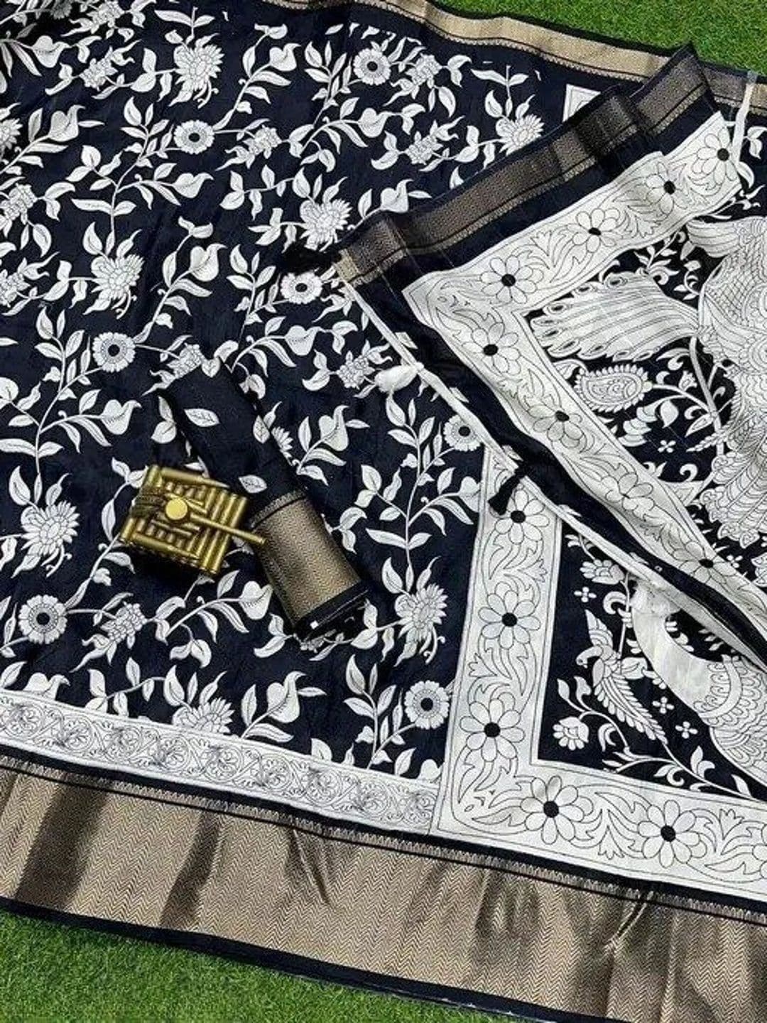 NARIVESH TRENDS Kalamkari Zari Silk Blend Saree thumbnail 4