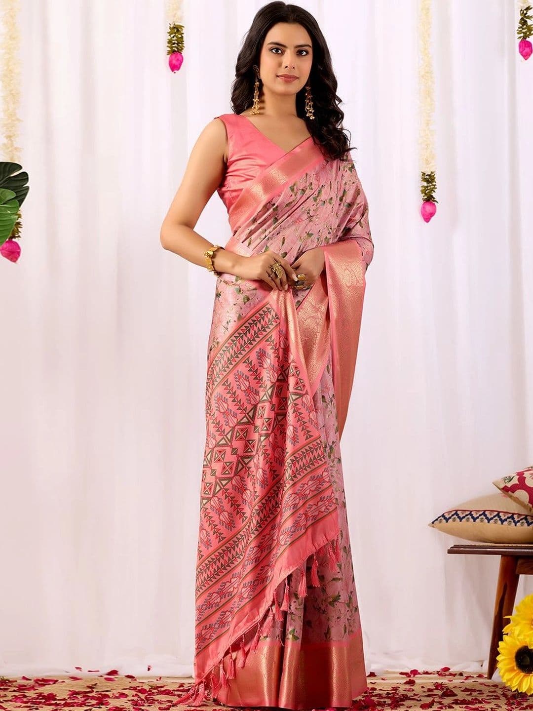 Mitera Floral Zari Silk Blend Designer Saree thumbnail 6