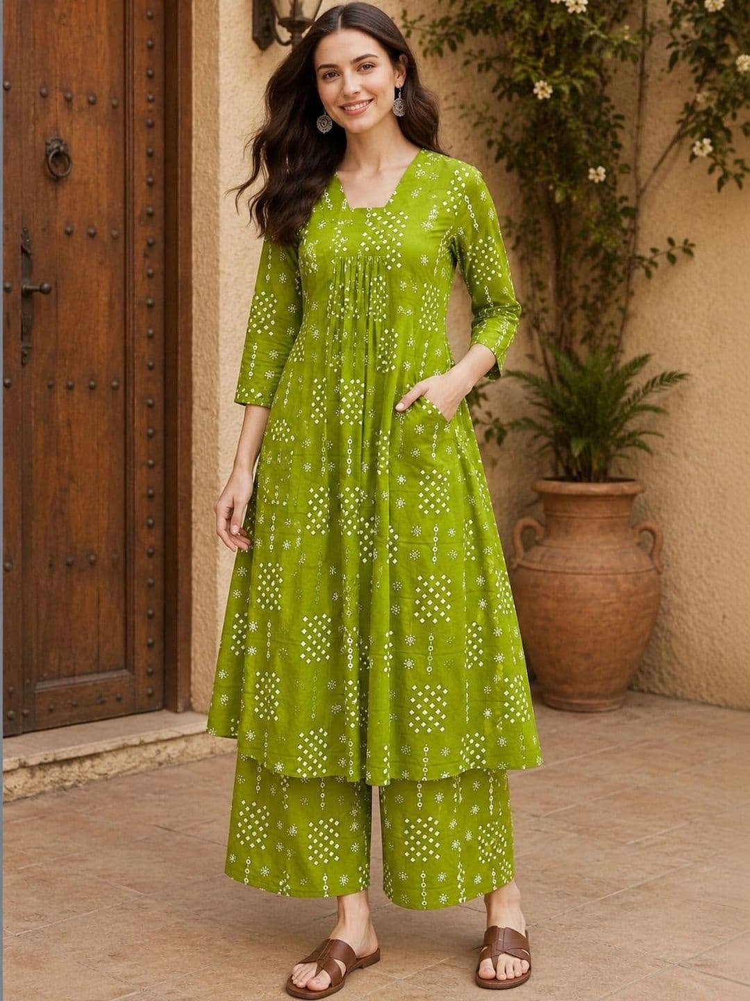 NEW ETHNIC 4 YOU Women Ethnic Motifs Printed Empire Kurta with Palazzos - view 1