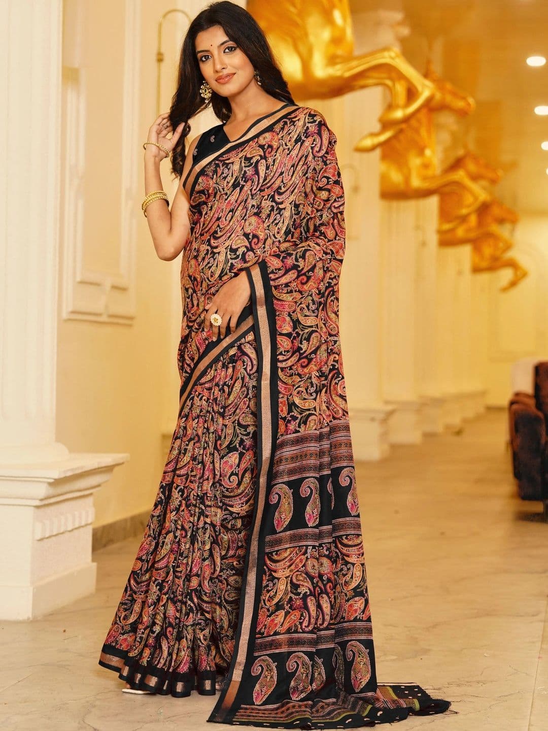 NARIVESH TRENDS Saree thumbnail 4