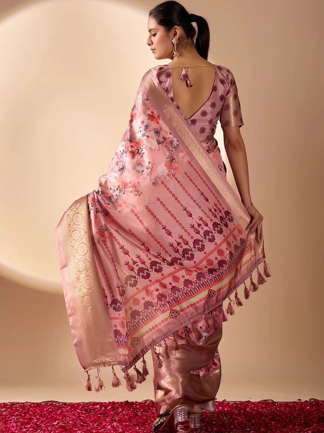 DIVASTRI Floral Zari Silk Blend Designer Saree thumbnail 6