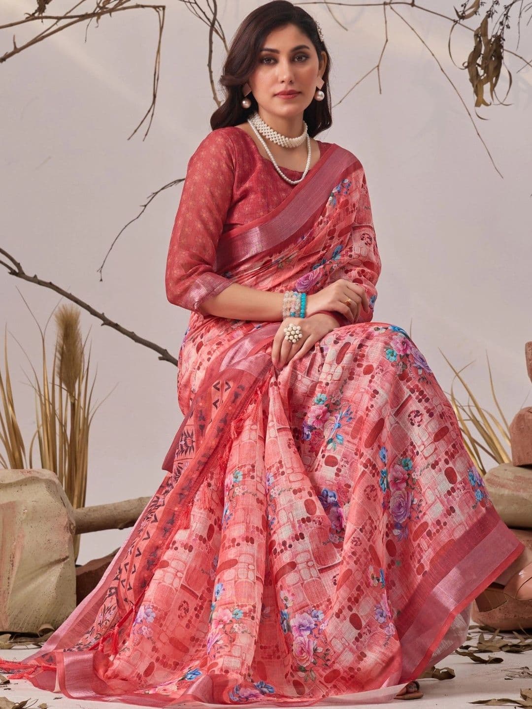 DIVASTRI Floral Linen Blend Designer Saree thumbnail 6