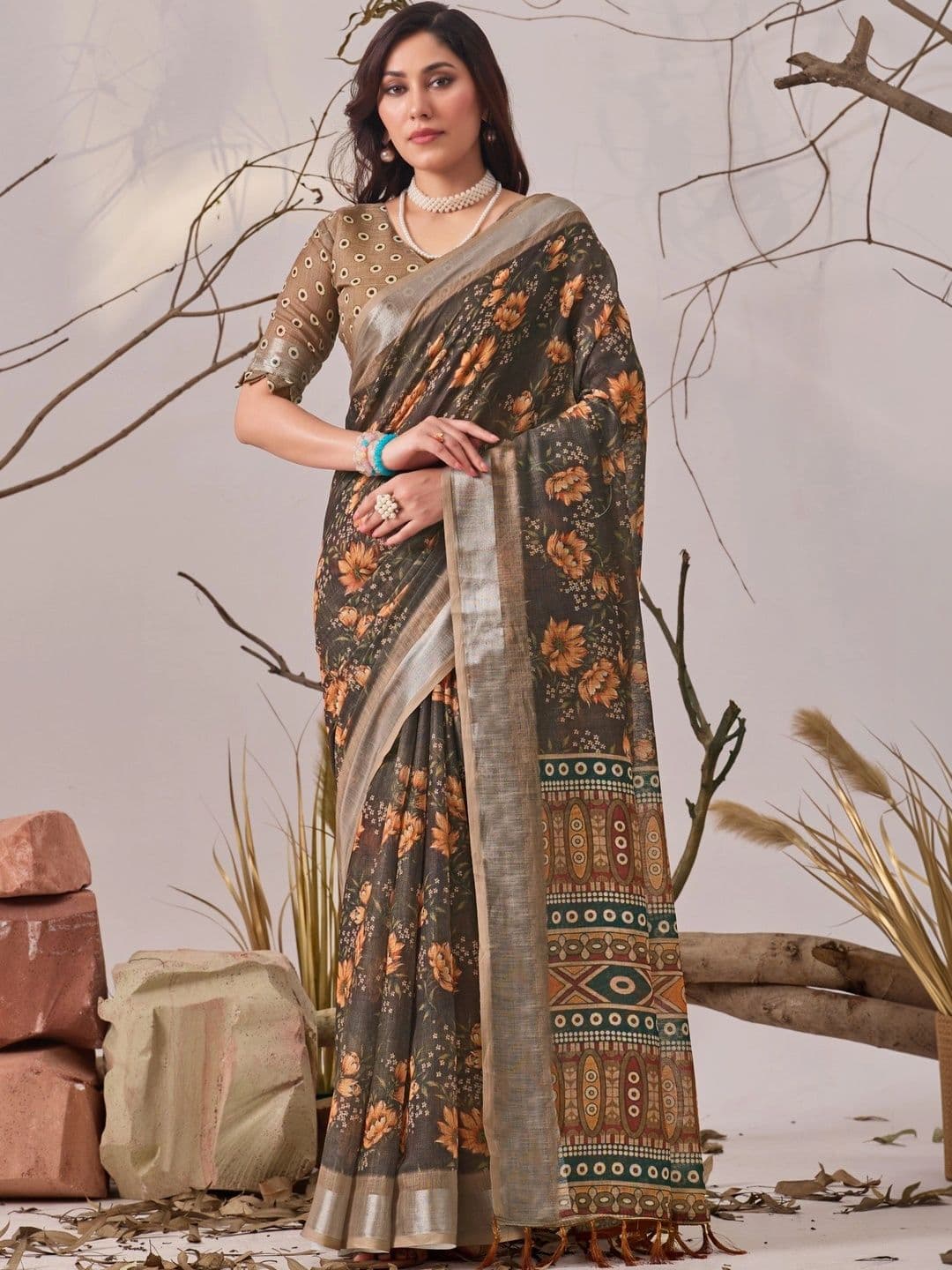 DIVASTRI Floral Linen Blend Designer Saree - view 1