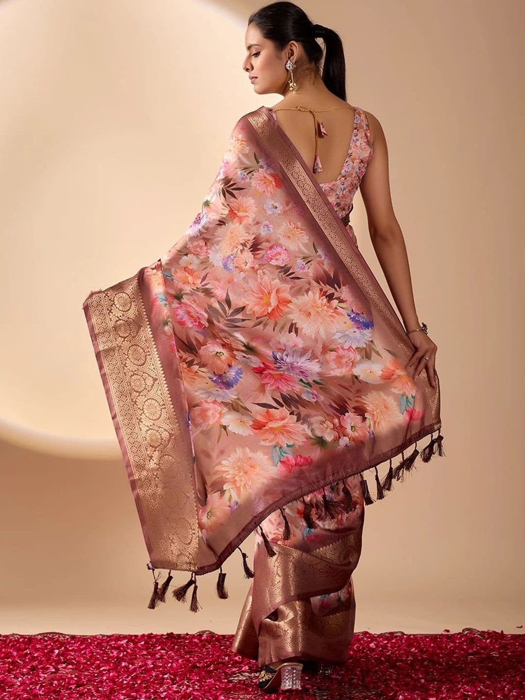 Mitera Floral Zari Silk Blend Designer Saree thumbnail 7