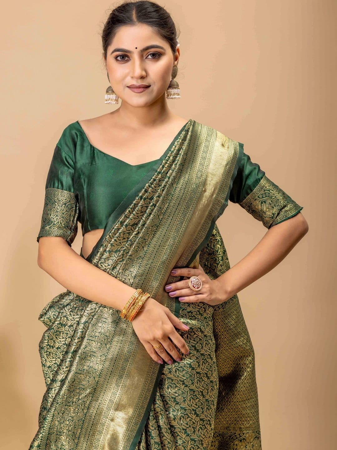UMANTA Floral Silk Blend Banarasi Saree thumbnail 5