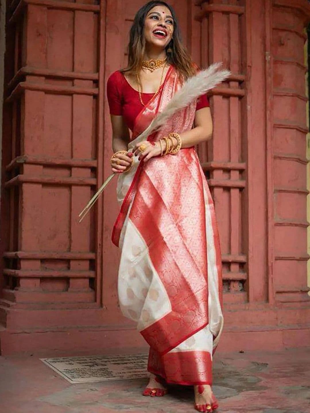 NARIVESH TRENDS Zari Silk Cotton Saree thumbnail 4