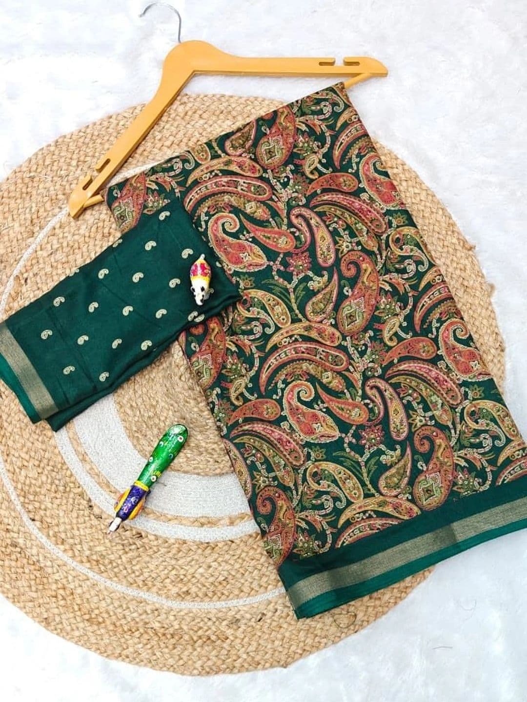 NARIVESH TRENDS Paisley Saree thumbnail 2