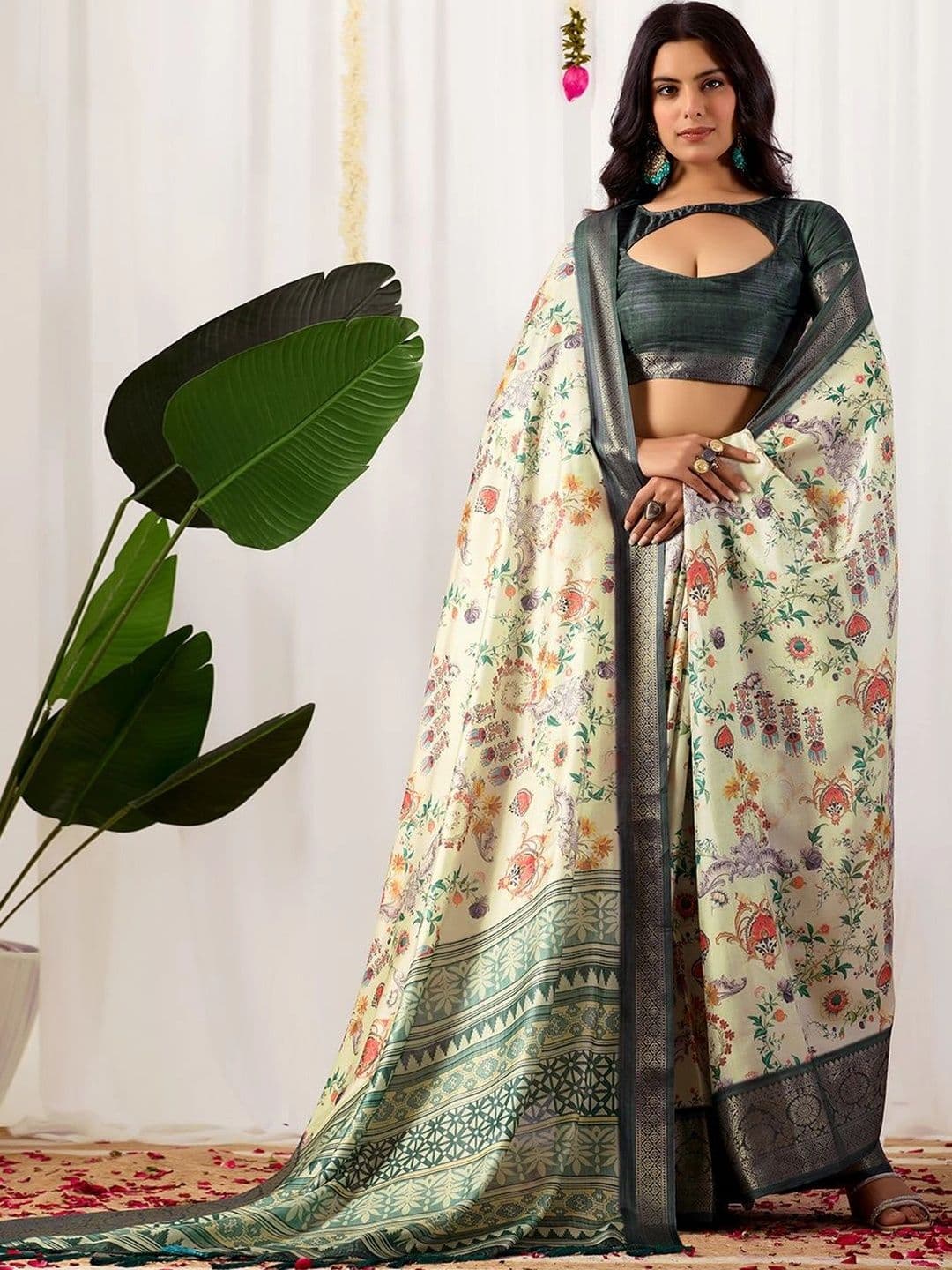 Mitera Floral Zari Silk Blend Designer Saree thumbnail 2