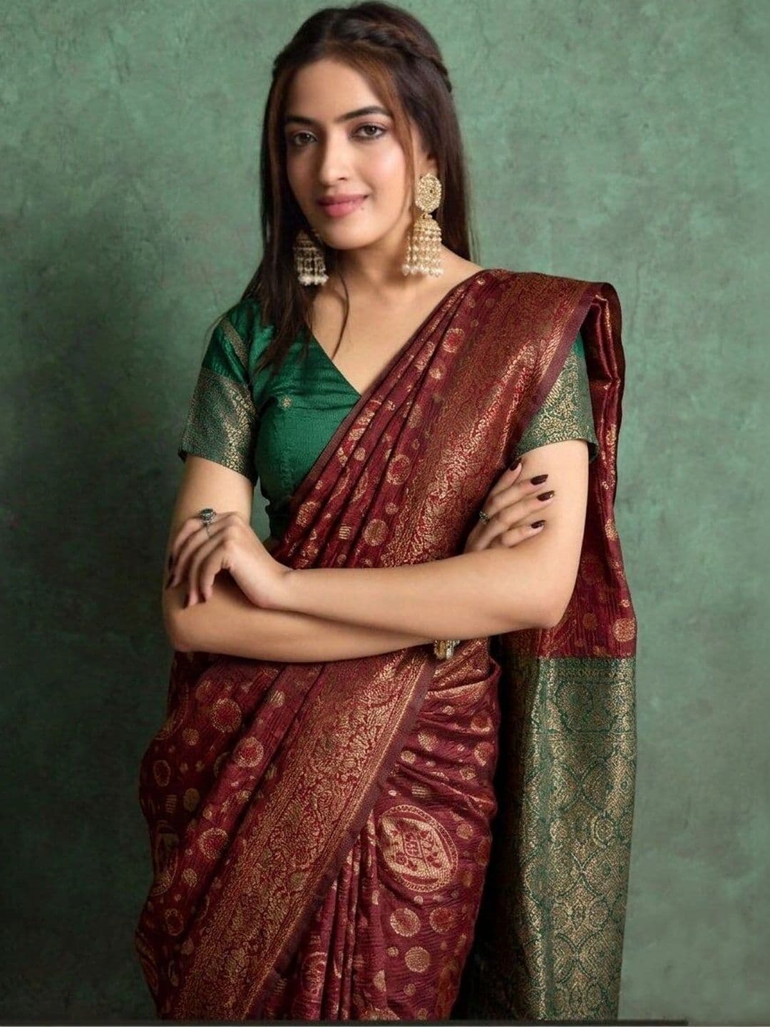 UMANTA Floral Zari Silk Blend Banarasi Saree thumbnail 6