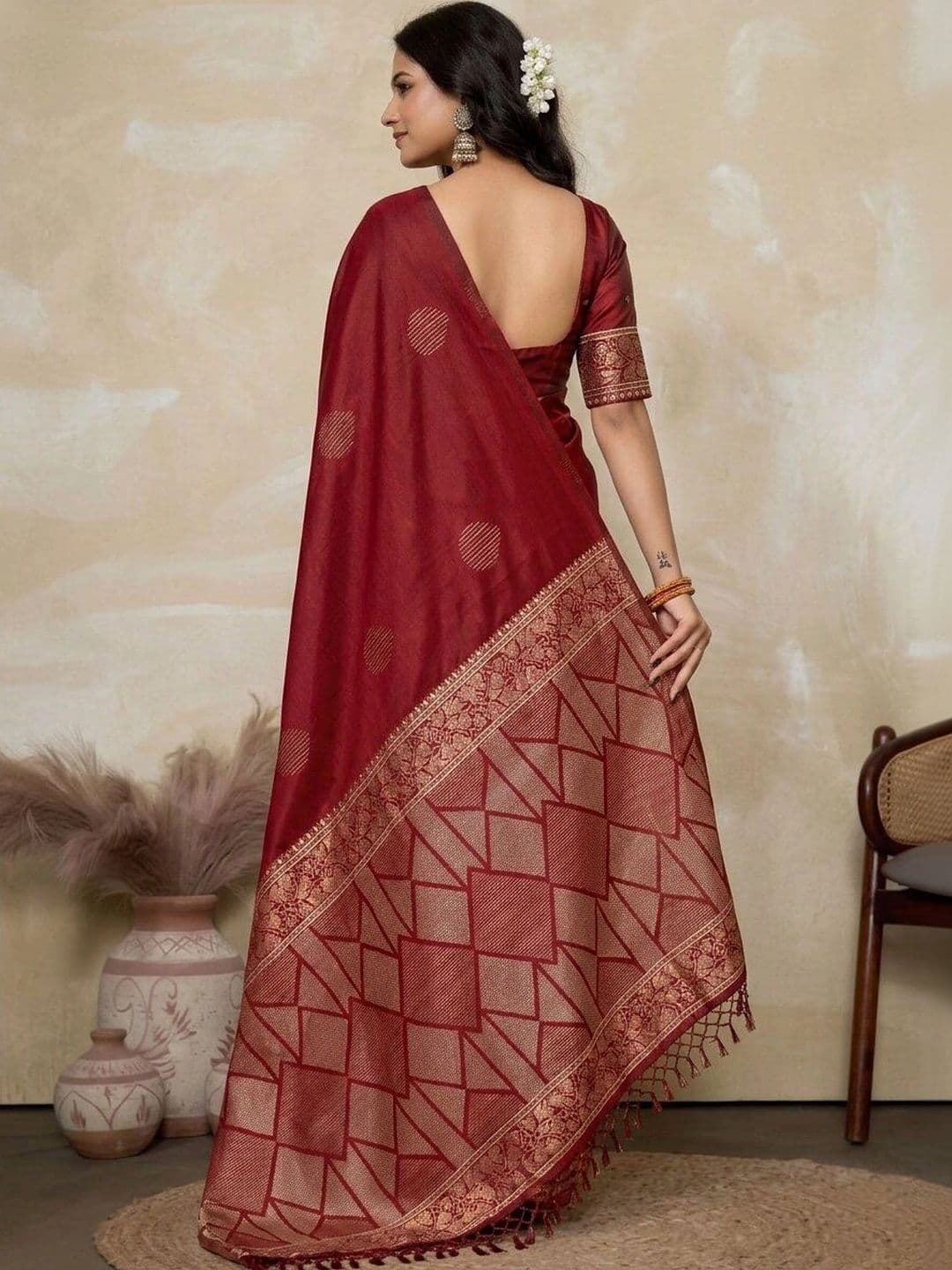 UMANTA Woven Design Zari Silk Blend Banarasi Saree thumbnail 5