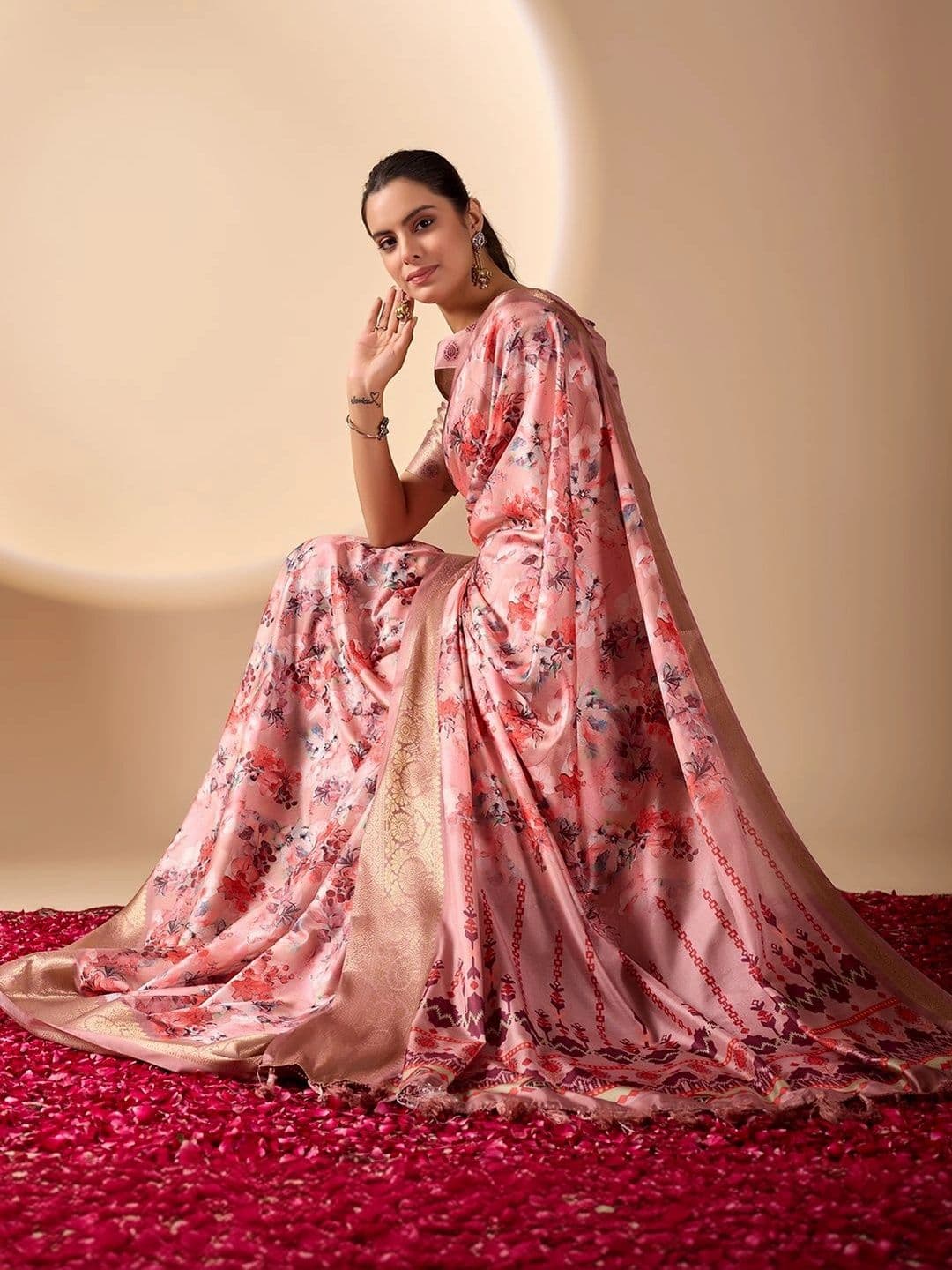 DIVASTRI Floral Zari Silk Blend Designer Saree thumbnail 2