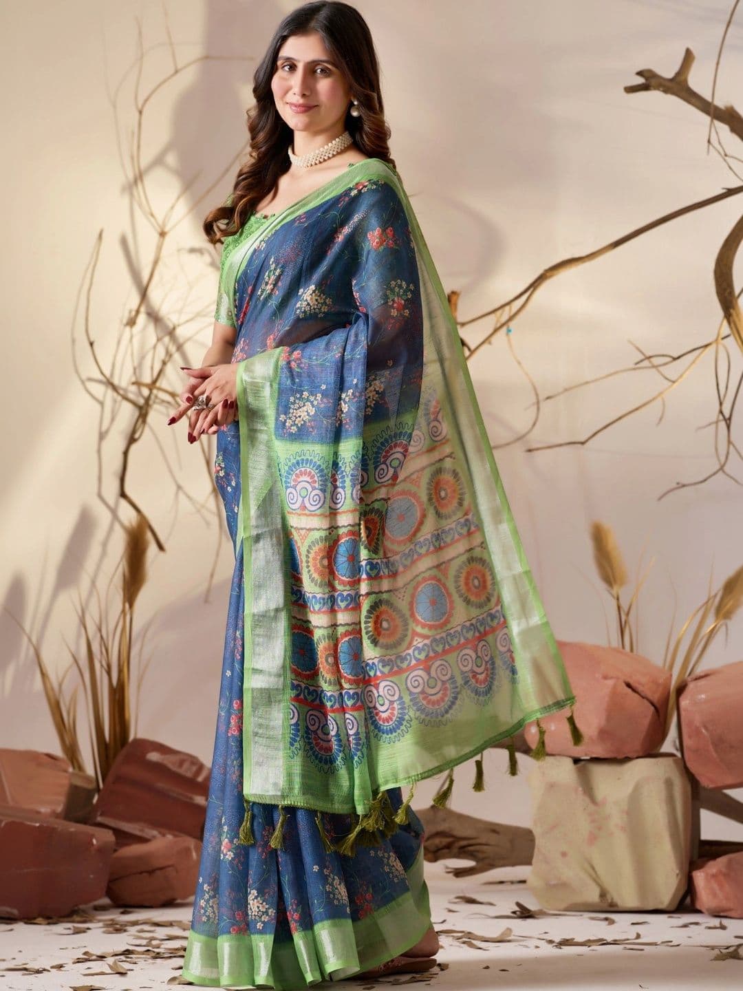 DIVASTRI Floral Zari Linen Blend Designer Saree thumbnail 6