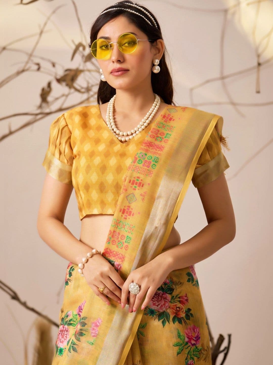 DIVASTRI Floral Zari Linen Blend Designer Saree thumbnail 5