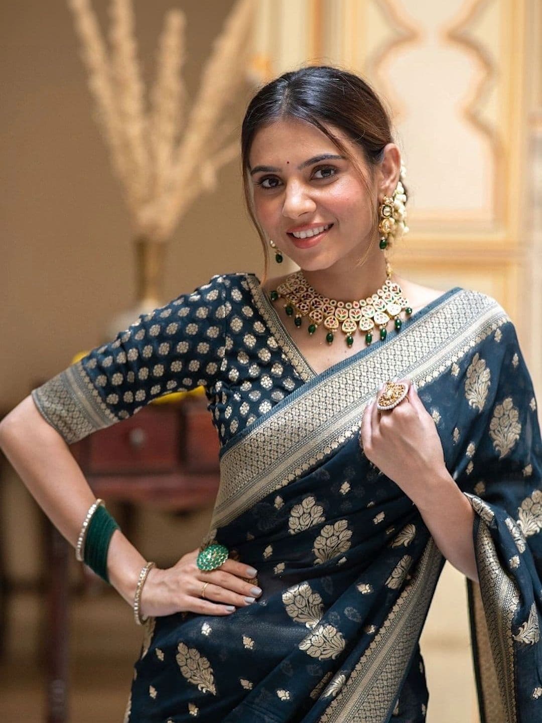 NARIVESH TRENDS Woven Design Zari Silk Cotton Saree thumbnail 3