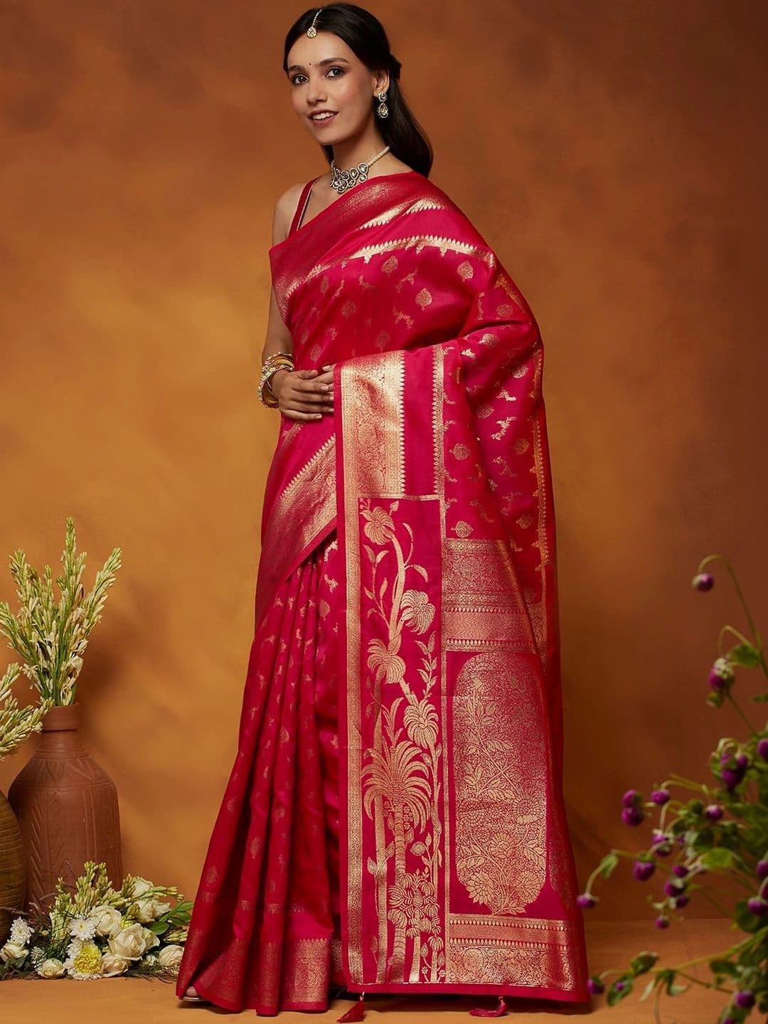Garden Vareli Woven Design Zari Art Silk Banarasi Saree thumbnail 4