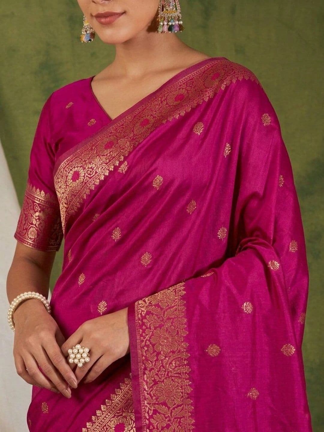 UMANTA Woven Design Zari Silk Blend Banarasi Saree thumbnail 5