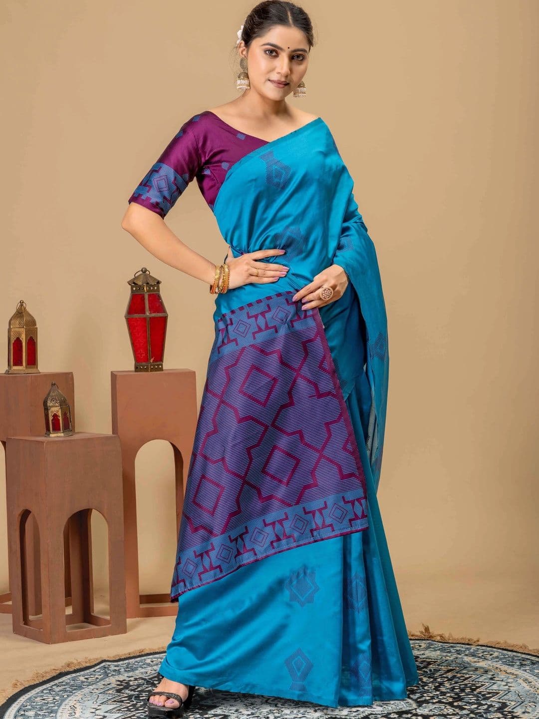 UMANTA Woven Design Silk Blend Banarasi Saree thumbnail 6