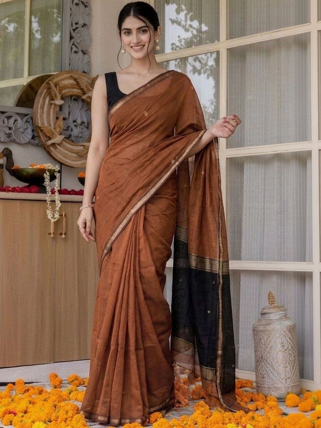 UMANTA Ethnic Motifs Silk Blend Banarasi Saree - view 1
