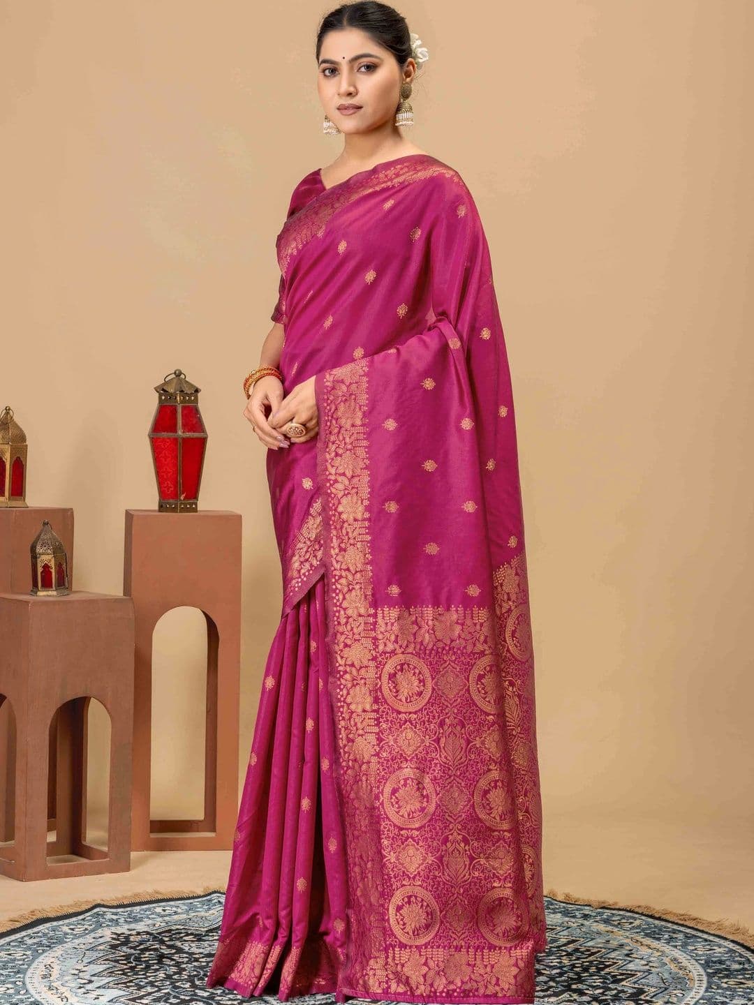 UMANTA Woven Design Zari Silk Blend Banarasi Saree thumbnail 3