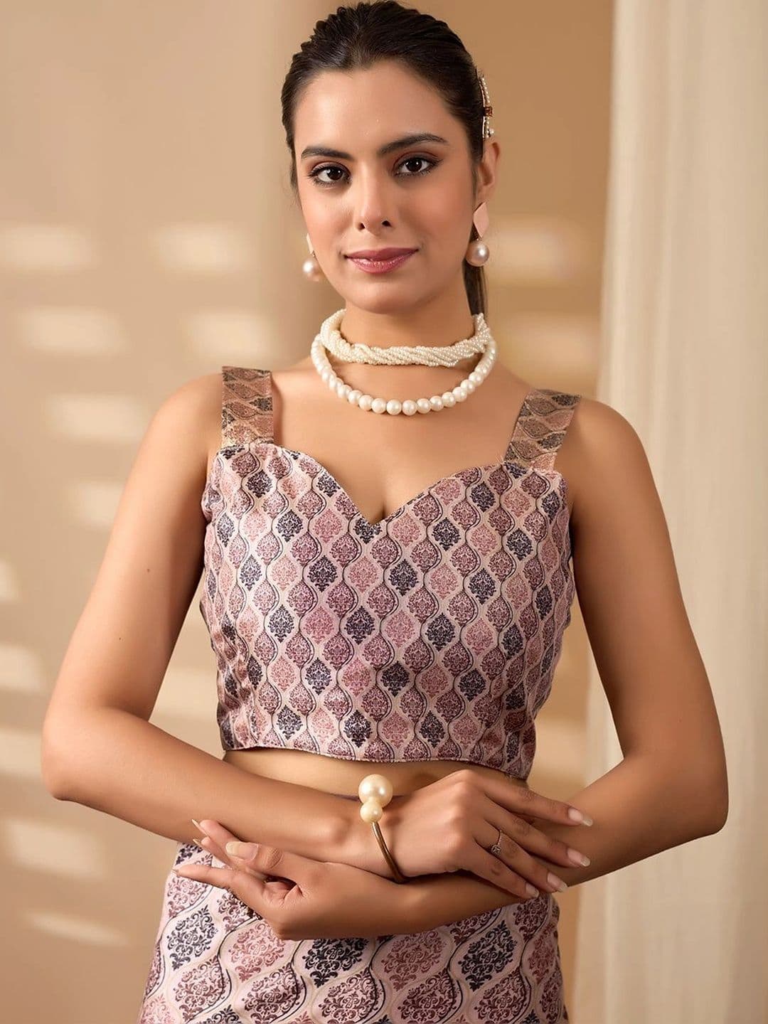 Mitera Woven Design Zari Silk Blend Designer Saree thumbnail 6