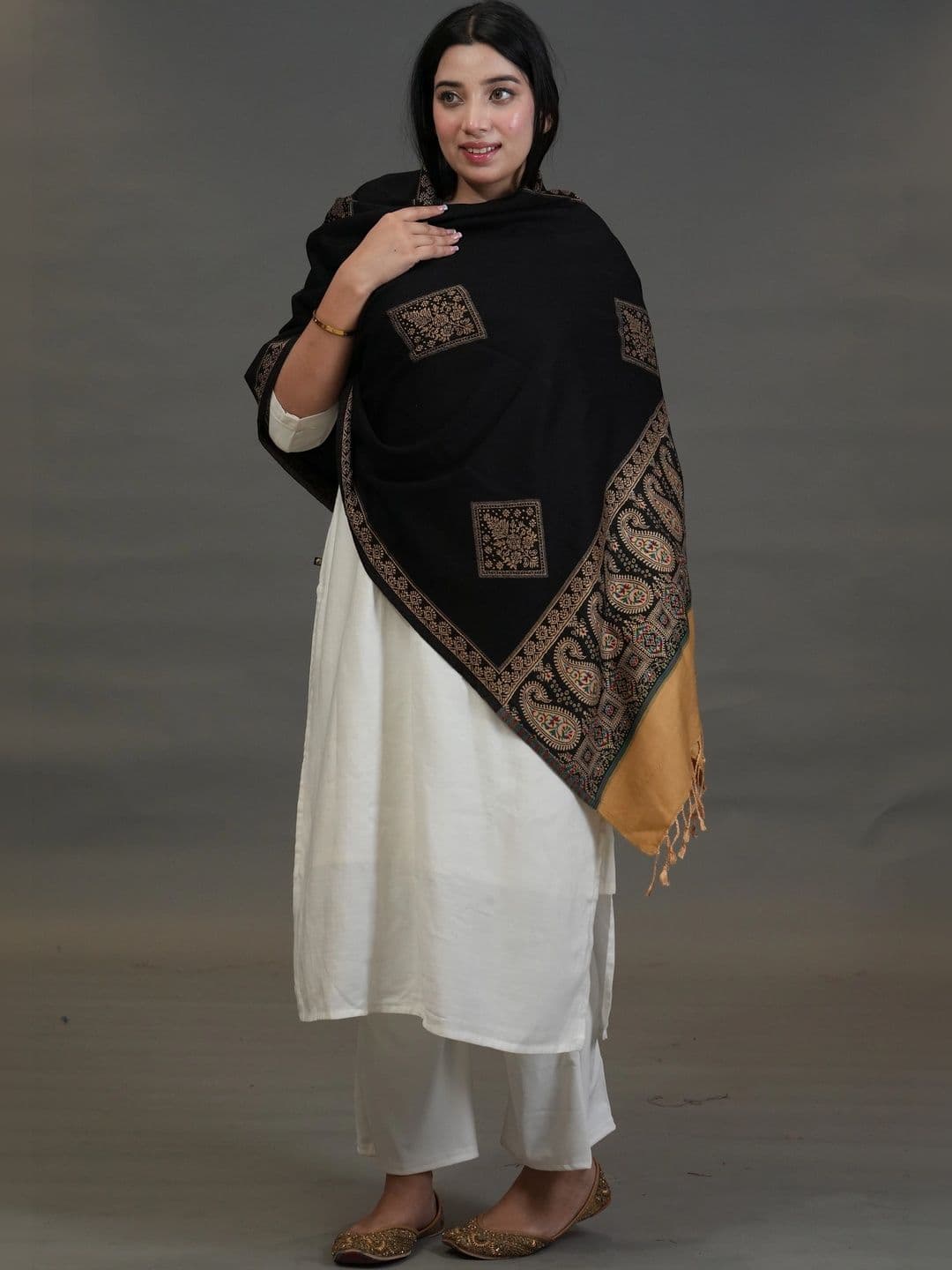 S.T. Women Paisley Woven Design Acrylic Shawl thumbnail 3