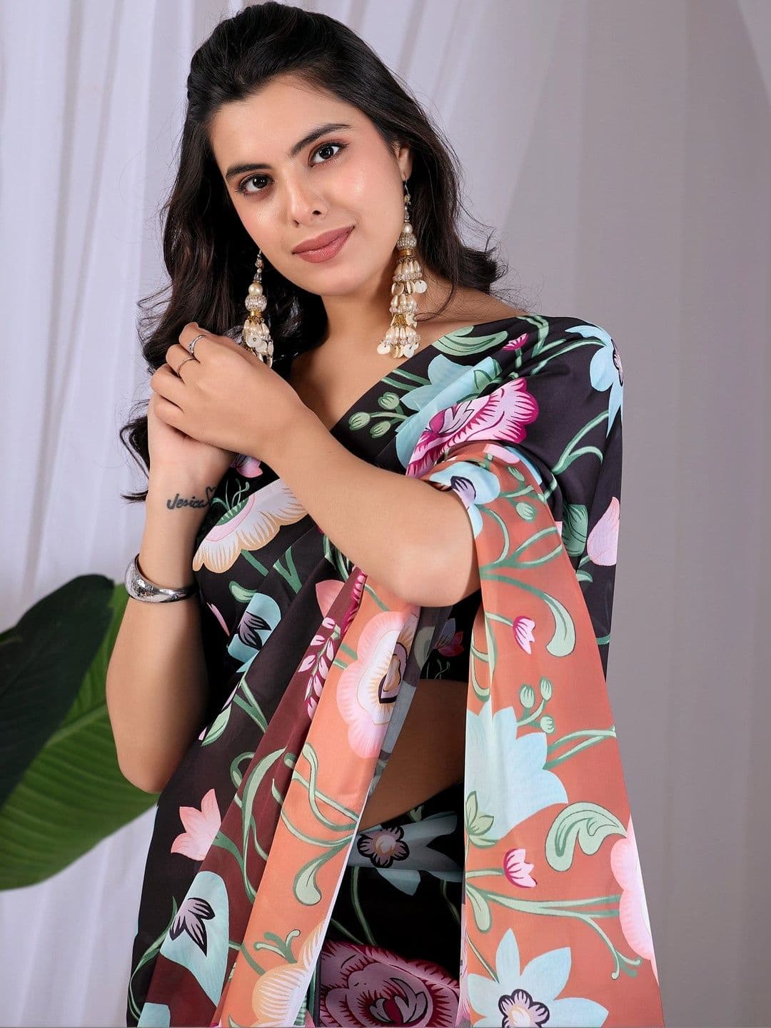DIVASTRI Floral Satin Designer Saree thumbnail 5