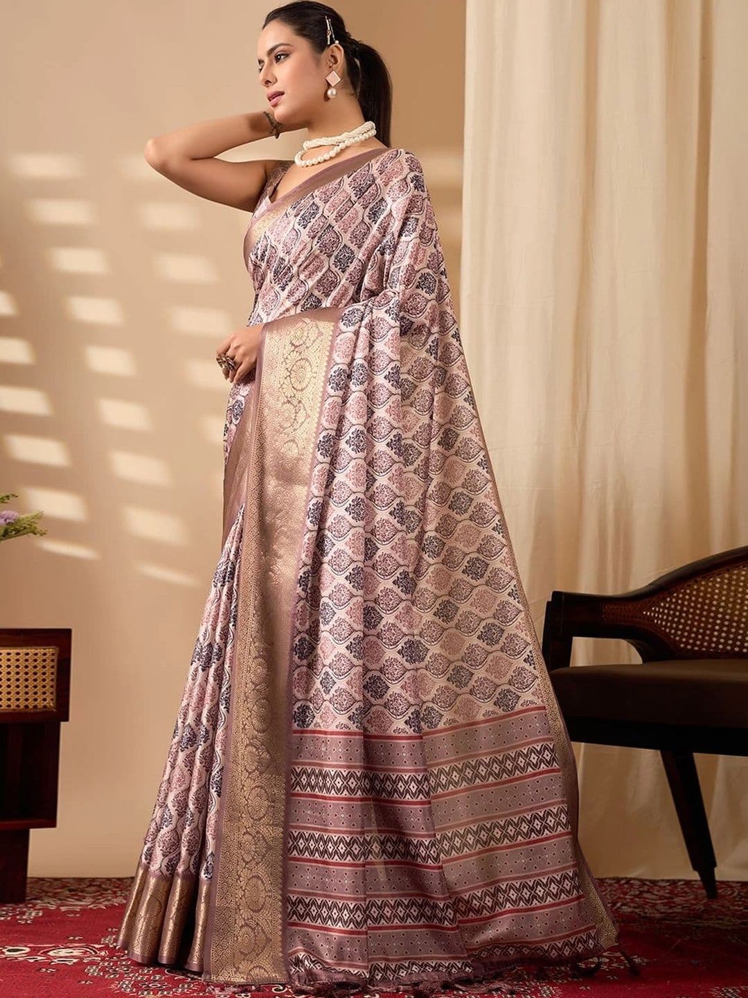 Mitera Woven Design Zari Silk Blend Designer Saree thumbnail 5