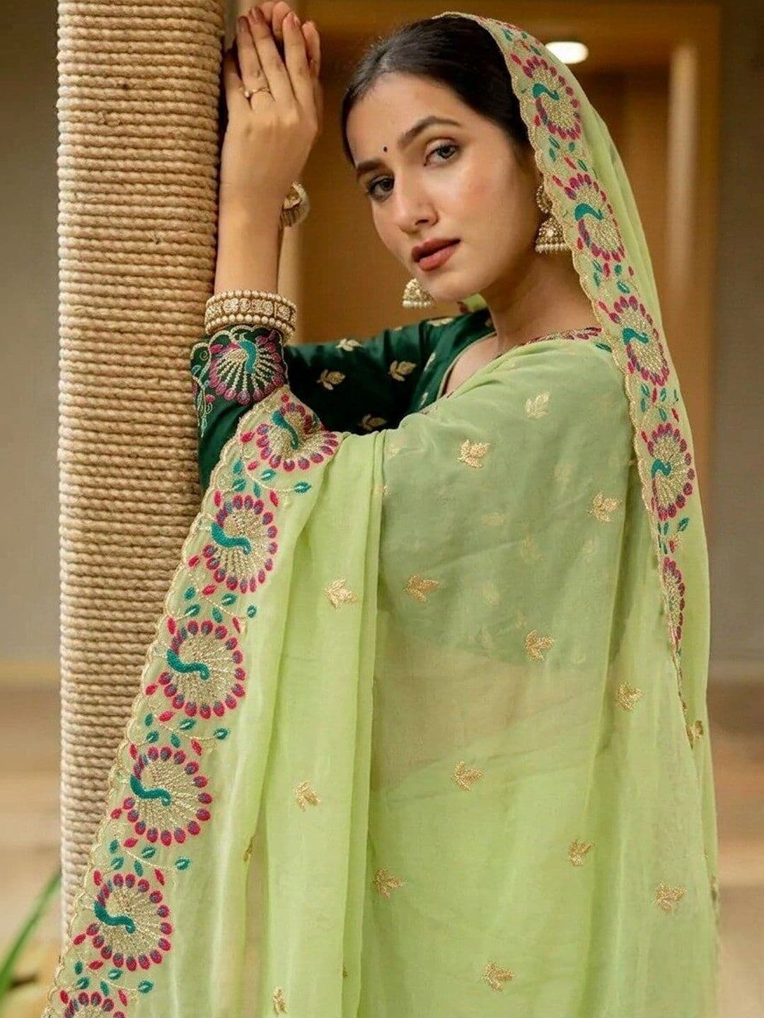 Mf Texo Floral Embroidered Poly Georgette Saree thumbnail 3