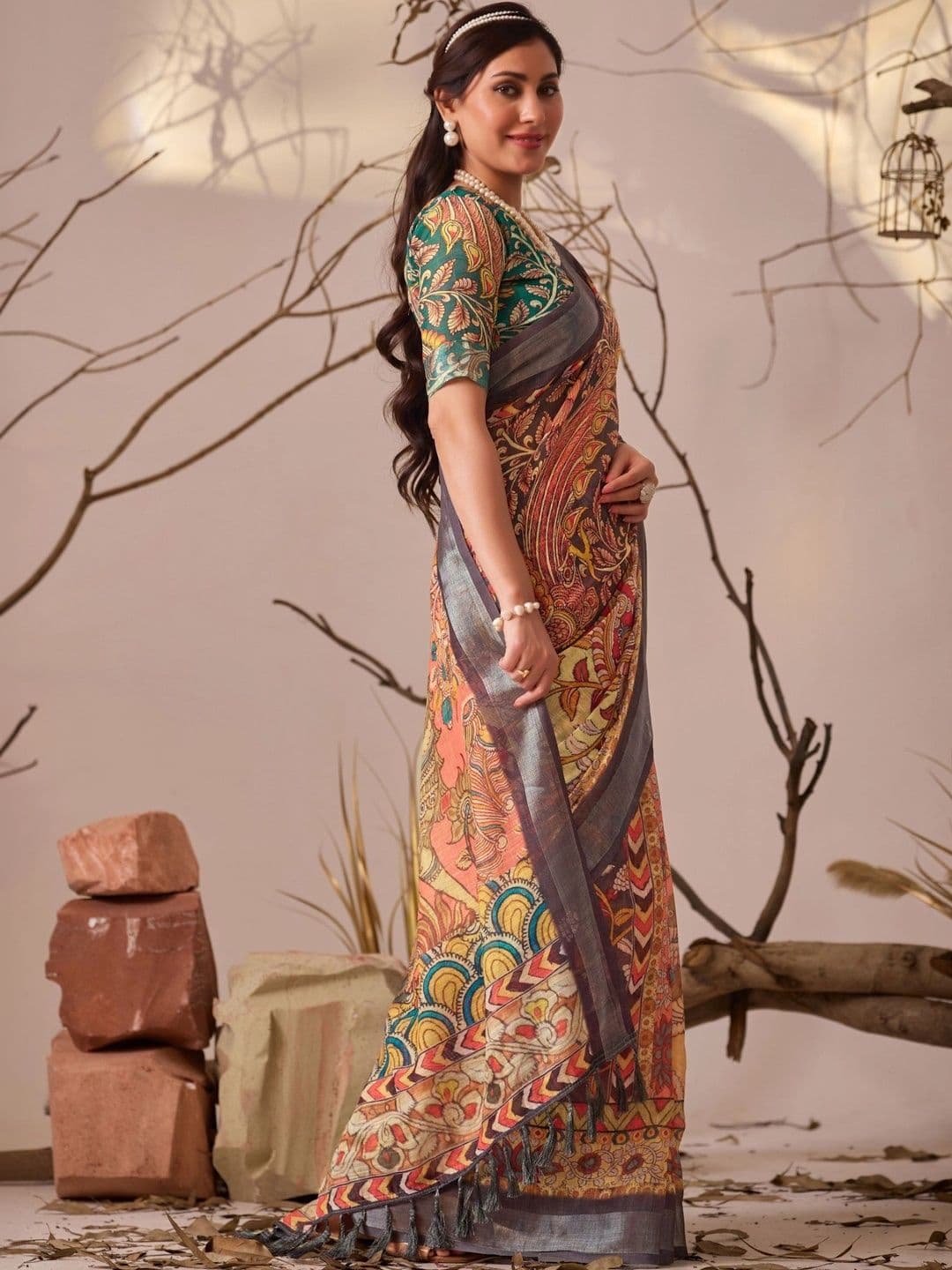 DIVASTRI Ethnic Motifs Zari Linen Blend Designer Patola Saree thumbnail 4