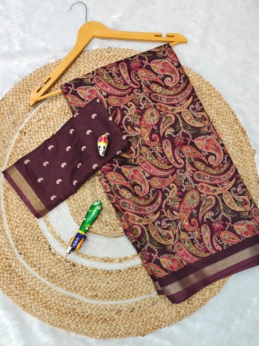 NARIVESH TRENDS Paisley Saree thumbnail 3