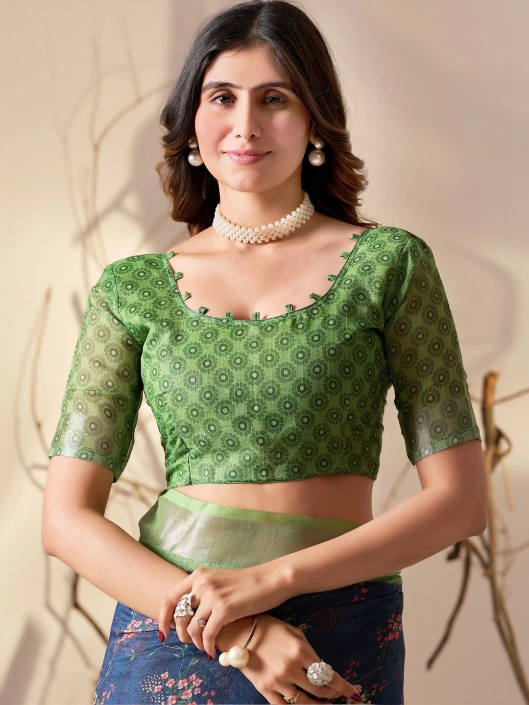 DIVASTRI Floral Zari Linen Blend Designer Saree thumbnail 2