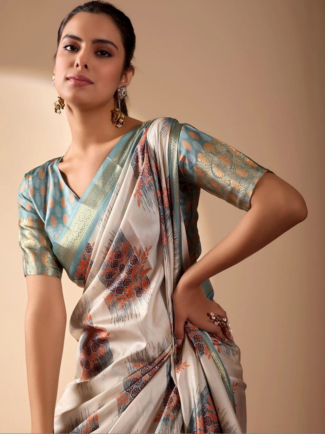 Mitera Floral Zari Silk Blend Designer Saree thumbnail 3