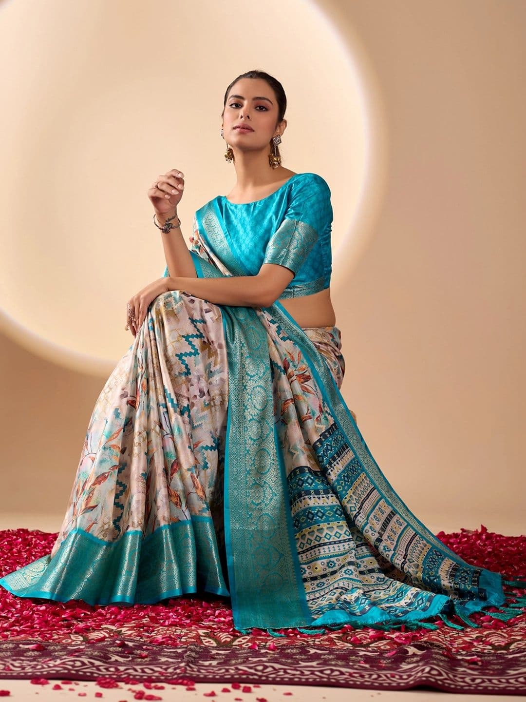 DIVASTRI Zari Silk Blend Designer Saree thumbnail 5