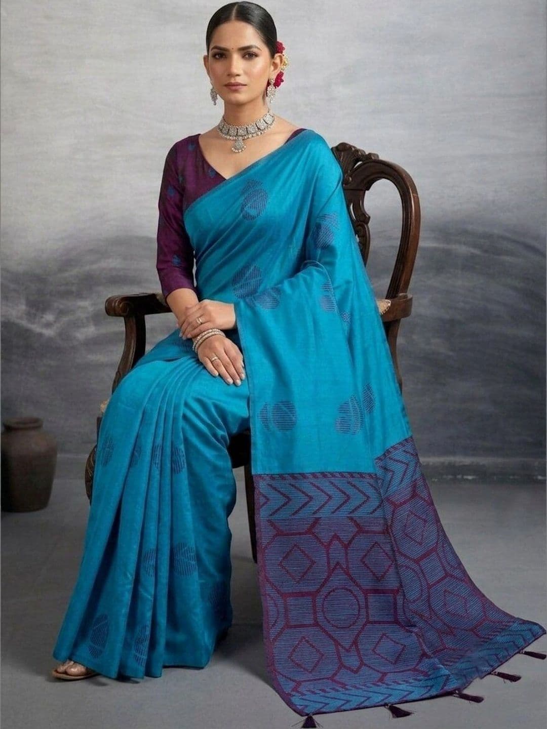 UMANTA Woven Design Silk Blend Banarasi Saree thumbnail 4