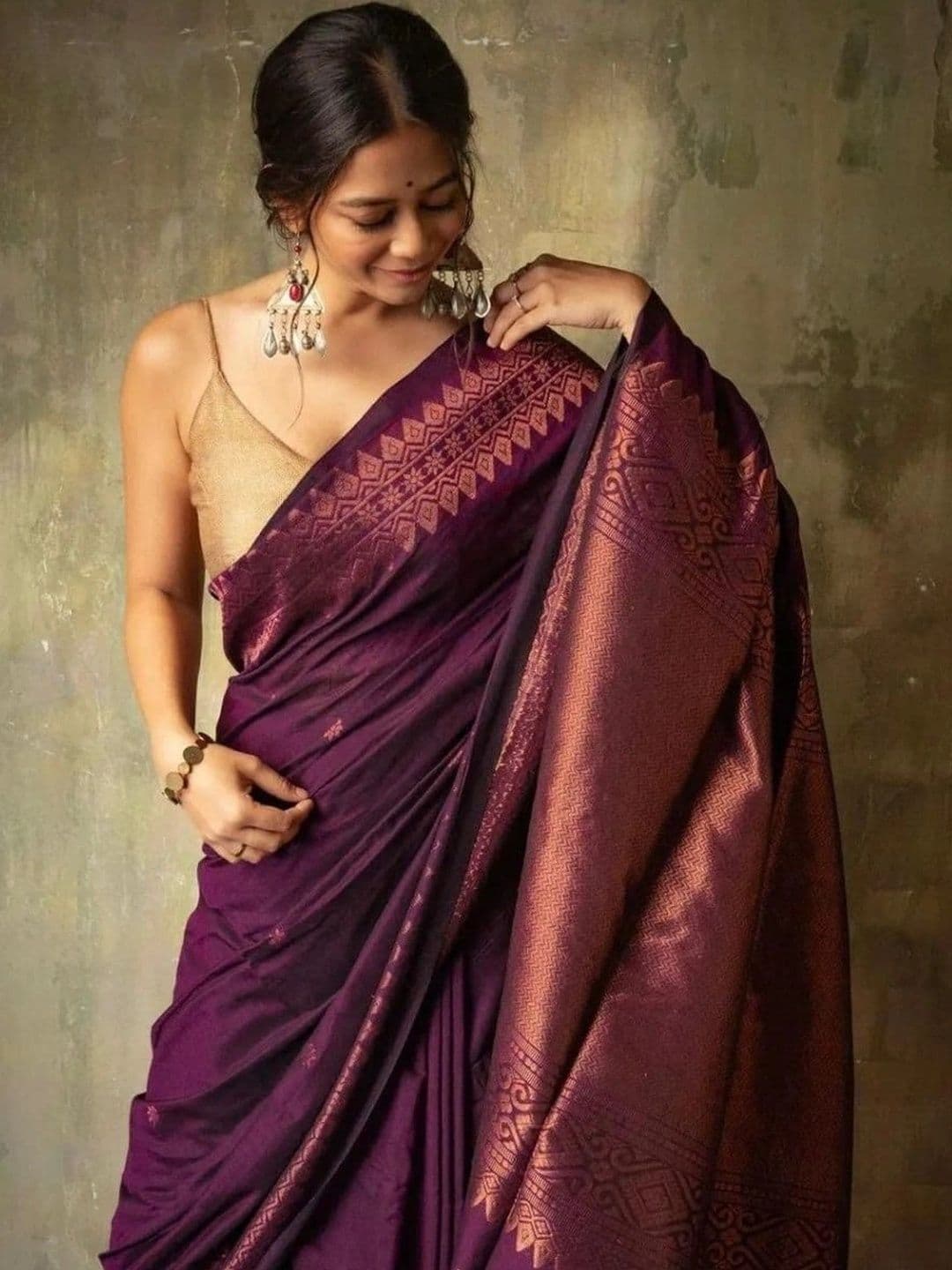 NARIVESH TRENDS Woven Design Zari Silk Cotton Saree thumbnail 4