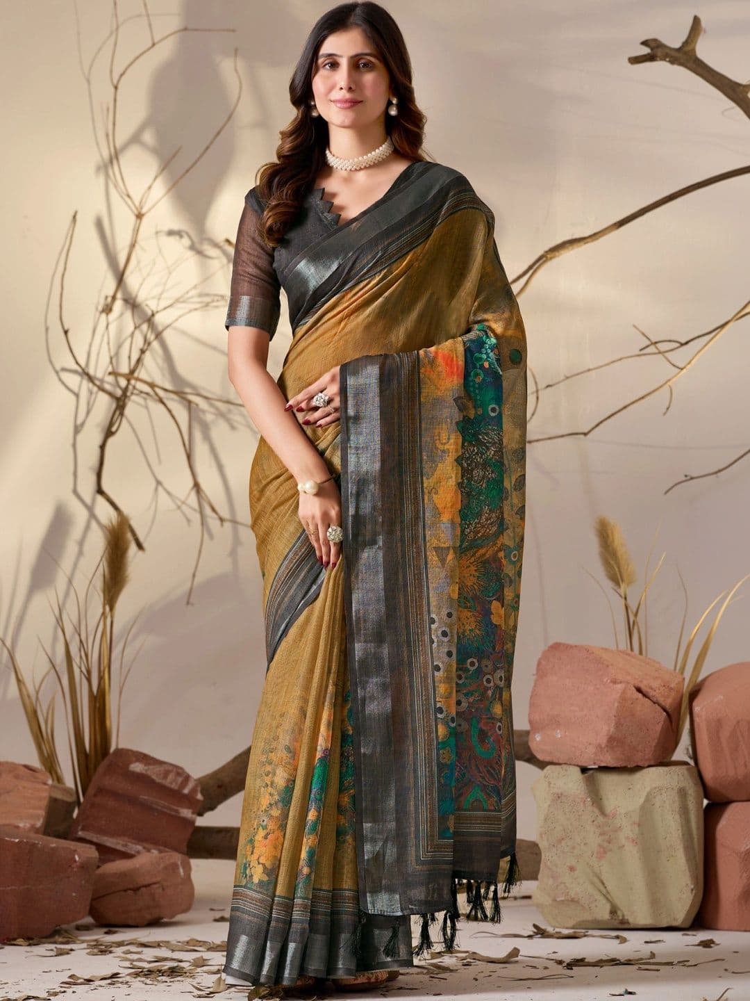 DIVASTRI Floral Zari Linen Blend Designer Saree - view 1