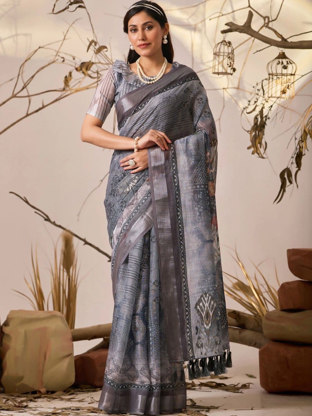 DIVASTRI Floral Zari Linen Blend Designer Patola Saree - view 1